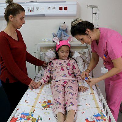 Strep A'ya yakalandı! Dili ve bademcikleri beslenemeyecek kadar şişti