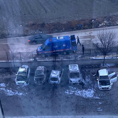 Site bahçesinde bir garip yangın!