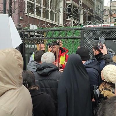 Eylem yapan site mağdurlarını sopalarla karşıladılar!