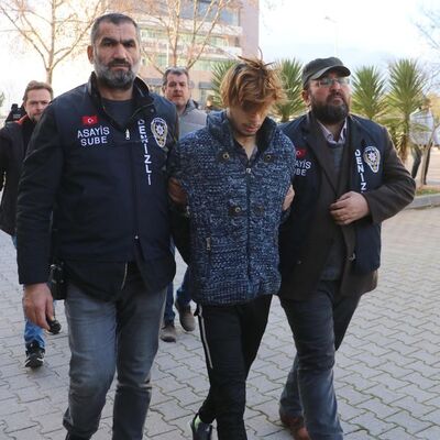 Duvara çarpmışlar! Dudağını patlatmışlar! 2 yaşında vahşeti gördü!