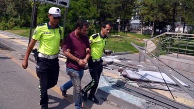 Durakta bekleyen 3 kişinin ölümüne yol açan sürücü için karar!