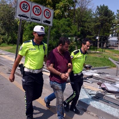 Durakta bekleyen 3 kişinin ölümüne yol açan sürücü için karar!