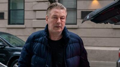 Baldwin silah kullanım eğitimi sırasında "telefonla konuşuyordu"