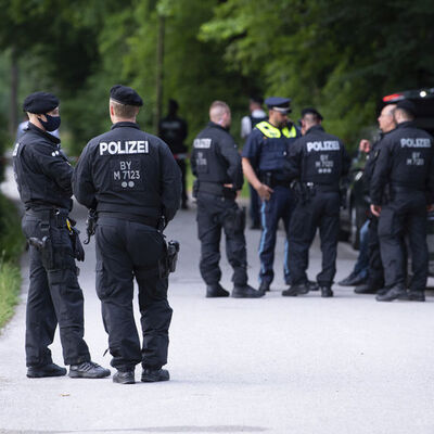 Kendisine benzeyen kadını ölümünü taklit etmek için öldürdü