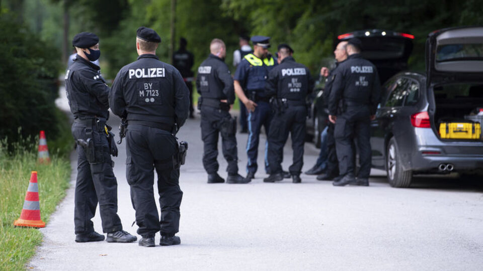 Kendisine benzeyen kadını ölümünü taklit etmek için öldürdü