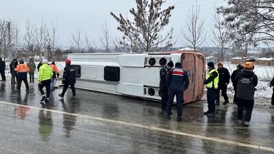 Cenazeye giderken kaza yaptılar! Çok sayıda yaralı var