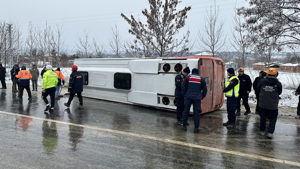 Cenazeye giderken kaza yaptılar! Çok sayıda yaralı var