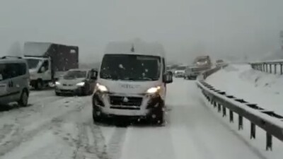 Bursa-İstanbul yolunda kar trafiği!