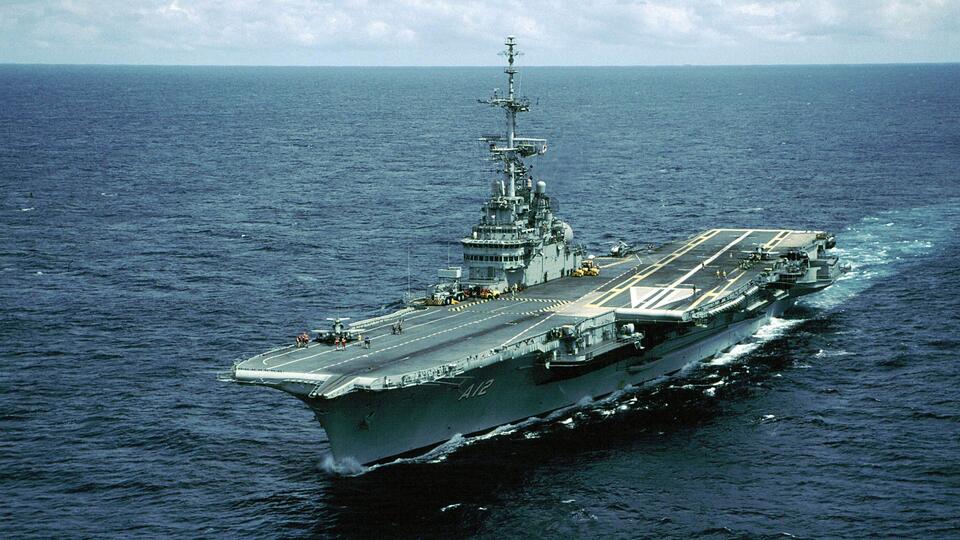 Türk karasularına girişi yasaklanan asbestli Brezilya gemisi 'Sao Paulo' Atlas Okyanusu'nda batırılacak