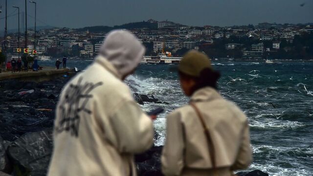 İstanbul'da vapur seferlerine lodos engeli