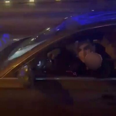 Hasta taşıyan ambulansı sıkıştırıp hakaretler yağdırdı!