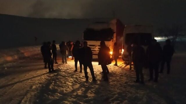 Bitlis'te kar ve tipide mahsur kalan 20 araç kurtarıldı
