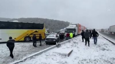 Ulaşım sağlanmaya başladı! Bolu'da zincirleme kaza!