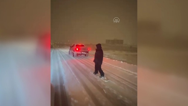 Ankara'da snowboard keyfi!