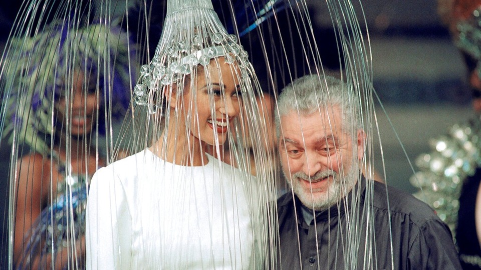 Ünlü tasarımcıdan üzen haber