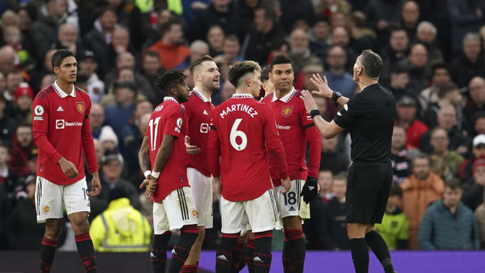 Manchester United takibini sürdürdü