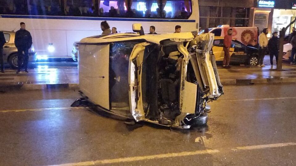 Hafif ticari araç devrildi: 1 yaralı