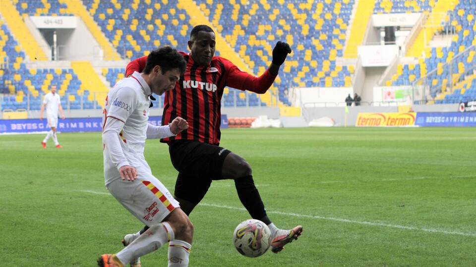 Gençler, Göztepe'yi yıktı