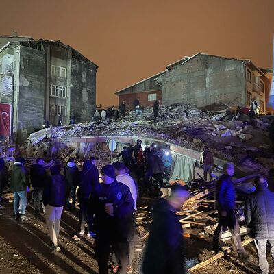 7,4'lük felakette en büyüğü 6.6 büyüklüğünde 50 artçı!