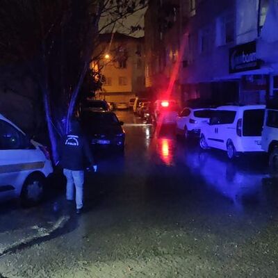 Kahvehanede pusu kurup, kadını vurdu