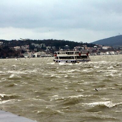 İstanbul Boğazı'nın rengi değişti