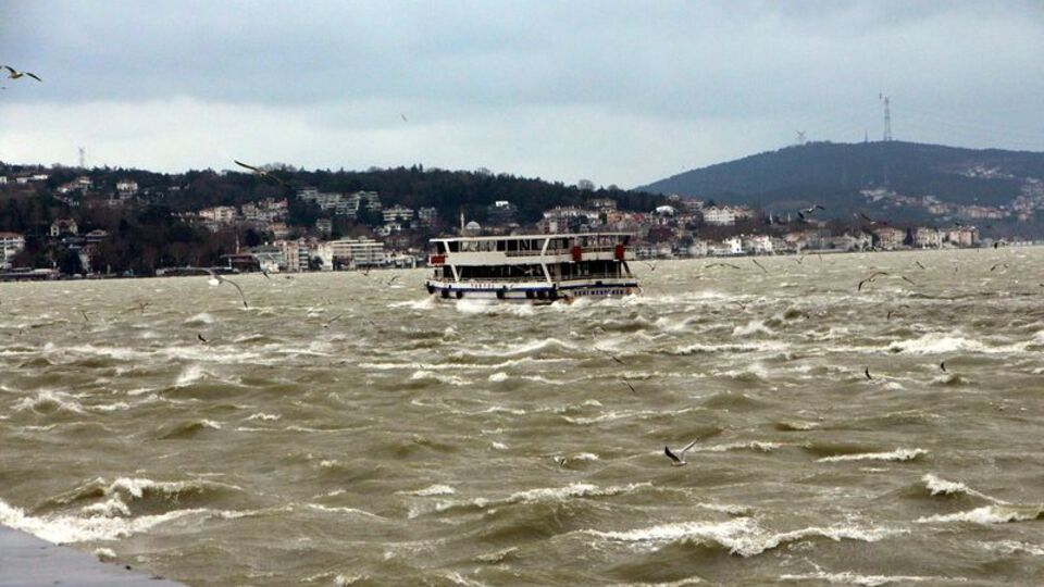 İstanbul Boğazı'nın rengi değişti