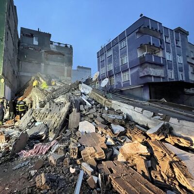 Türkiye'de 10 ili vuran deprem dünyada geniş yankı uyandırdı