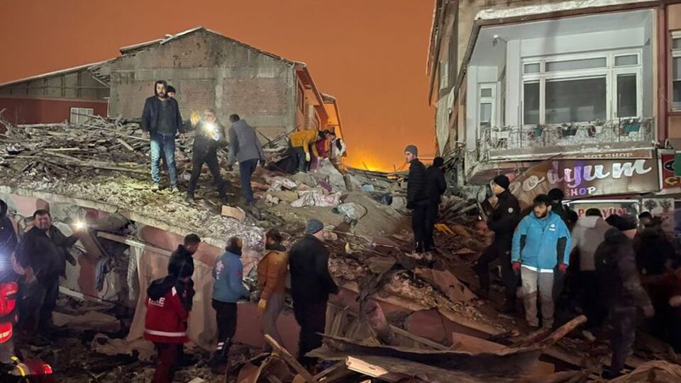 Bakan Kurum'dan deprem açıklaması