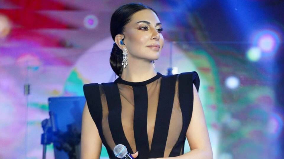 Ebru Yaşar, İstanbul'da sevenleriyle buluştu