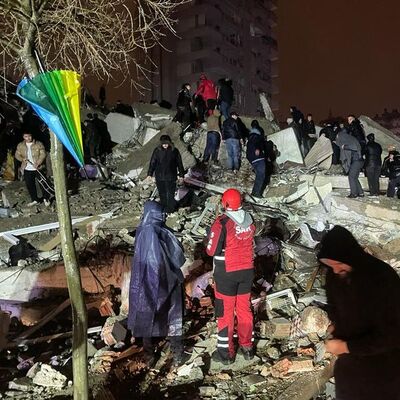 Depremden ilk görüntüler!