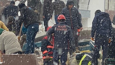 8 bloklu site çöktü! Çok sayıda kişi enkaz altında