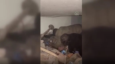 Gaziantep Nizip'te 4 kişi enkazdan böyle çıkarıldı