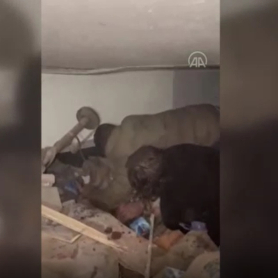 Gaziantep Nizip'te 4 kişi enkazdan böyle çıkarıldı