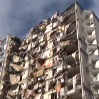 Yer: Adana! Binanın yarısı yıkıldı