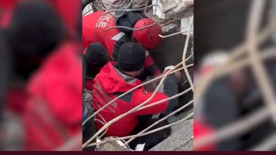 Jandarma ekipleri 3 kişiyi kurtardı