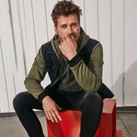 Depremzedelere ünlü yardımı