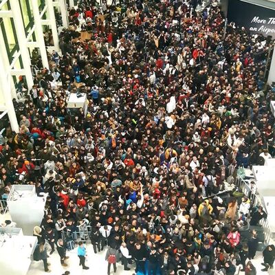 Binlerce yardım gönüllüsü İstanbul Havalimanı'na akın etti