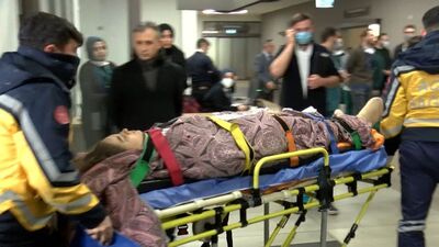 Deprem bölgesinden getirilen yaralılar Başakşehir Çam ve Sakura Şehir Hastanesi'ne sevk edildi