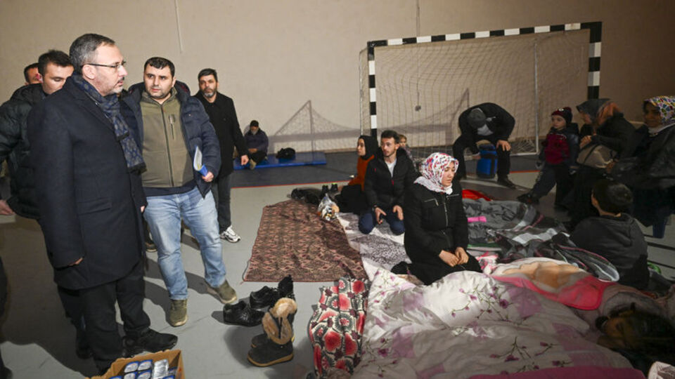 Depremzedeler için açılan tesisler