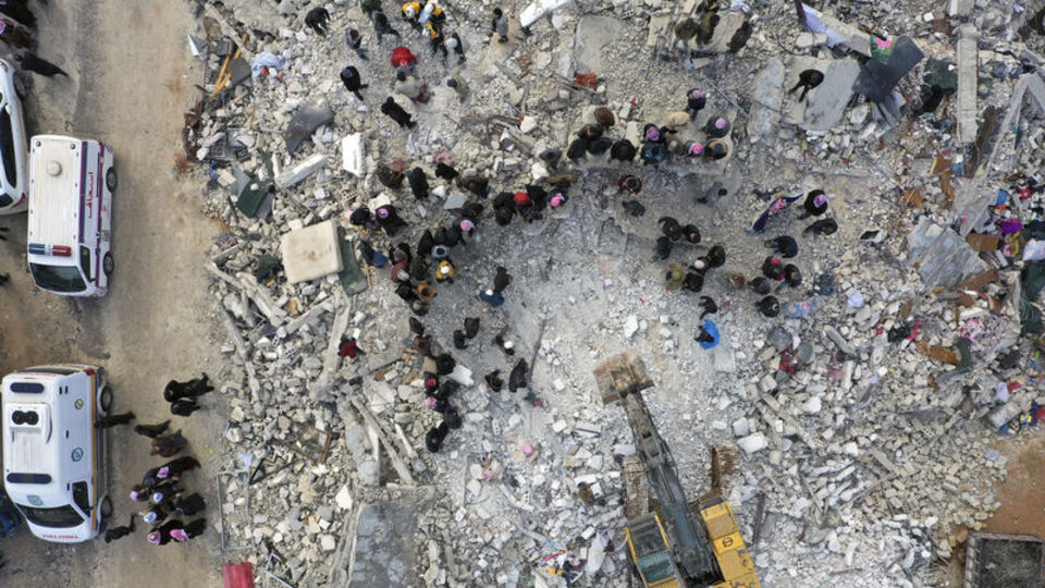 Suriye'de depremde en az 1602 kişi öldü