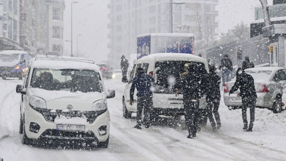 İstanbul'da kar etkisini devam ettiriyor