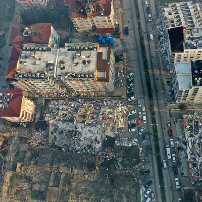 7.7'lik deprem dünyaya böyle yayıldı!