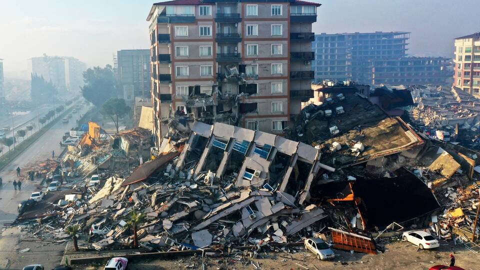 Ay Yapım'dan deprem bölgesine destek