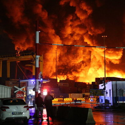 İskenderun Limanı'ndaki yangın devam ediyor