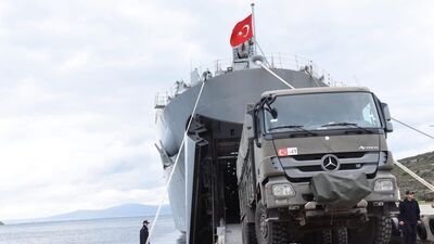 Çıkarma gemisi deprem bölgesine yola çıktı