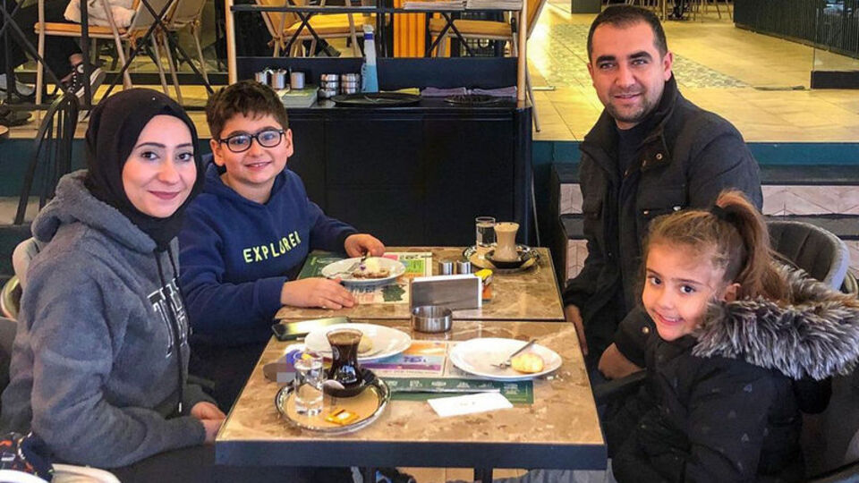 DHA muhabiri ve ailesi depremde hayatını kaybetti