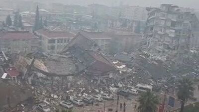 Deprem bilimci Prof. Dr. Sözbilir'den sahadaki ilk izlenimler... "En az 3 fay segmenti kırıldı! Yüzey kırığı 500 km! Gölcük ve Düzce'nin toplamından fazla!"