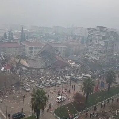 Deprem bilimci Prof. Dr. Sözbilir'den sahadaki ilk izlenimler... "En az 3 fay segmenti kırıldı! Yüzey kırığı 500 km! Gölcük ve Düzce'nin toplamından fazla!"