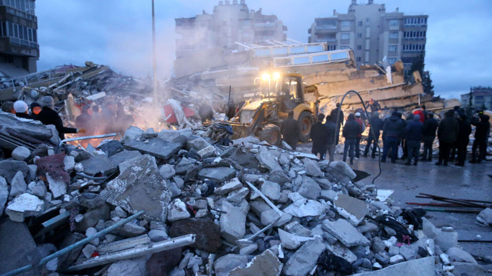 Türkiye'yi vuran deprem sonrası dünya seferber