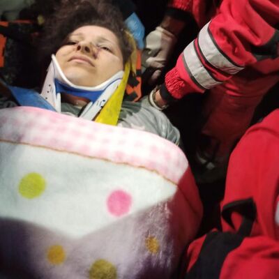 Eymen'den sonra annesi de enkaz altından kurtarıldı